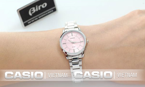 Đồng hồ Casio LTP-1303D-4AVDF nổi bật trên đôi tay của phái đẹp